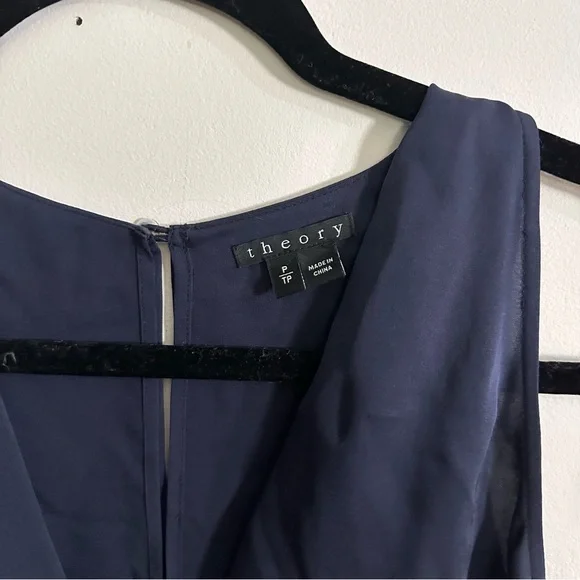 Theory silk sleeveless top P - Picture 4 of 6